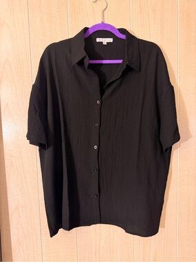 HYFVE Black Short-Sleeve Casual Button-Down Shirt